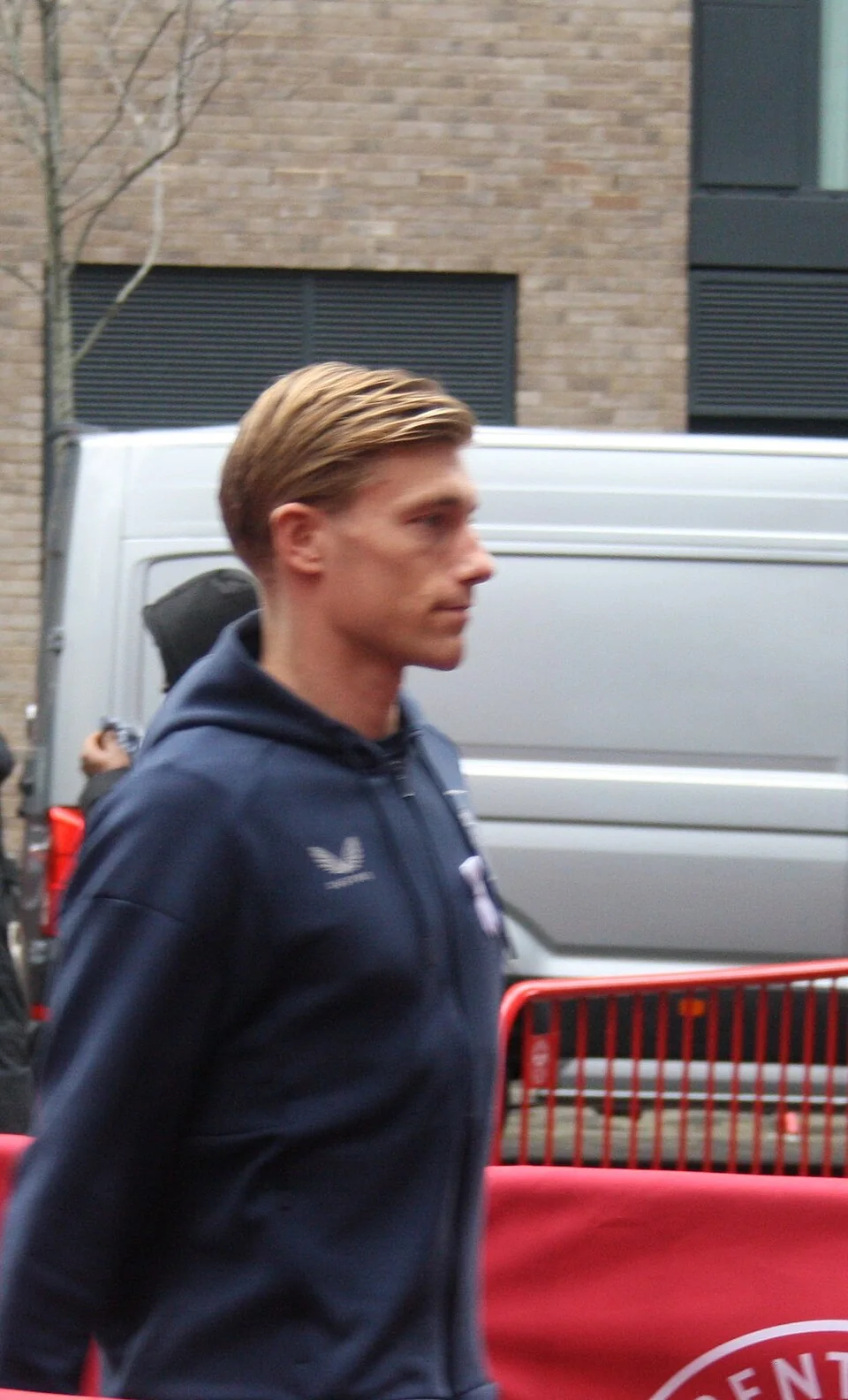 Zian Flemming arriving for a Burnley match in club tracksuit.